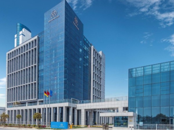 昆山午夜免费视频門業（yè）與蒂升電梯(中國)有限公司簽訂抗（kàng）風卷簾門（mén）供貨合同