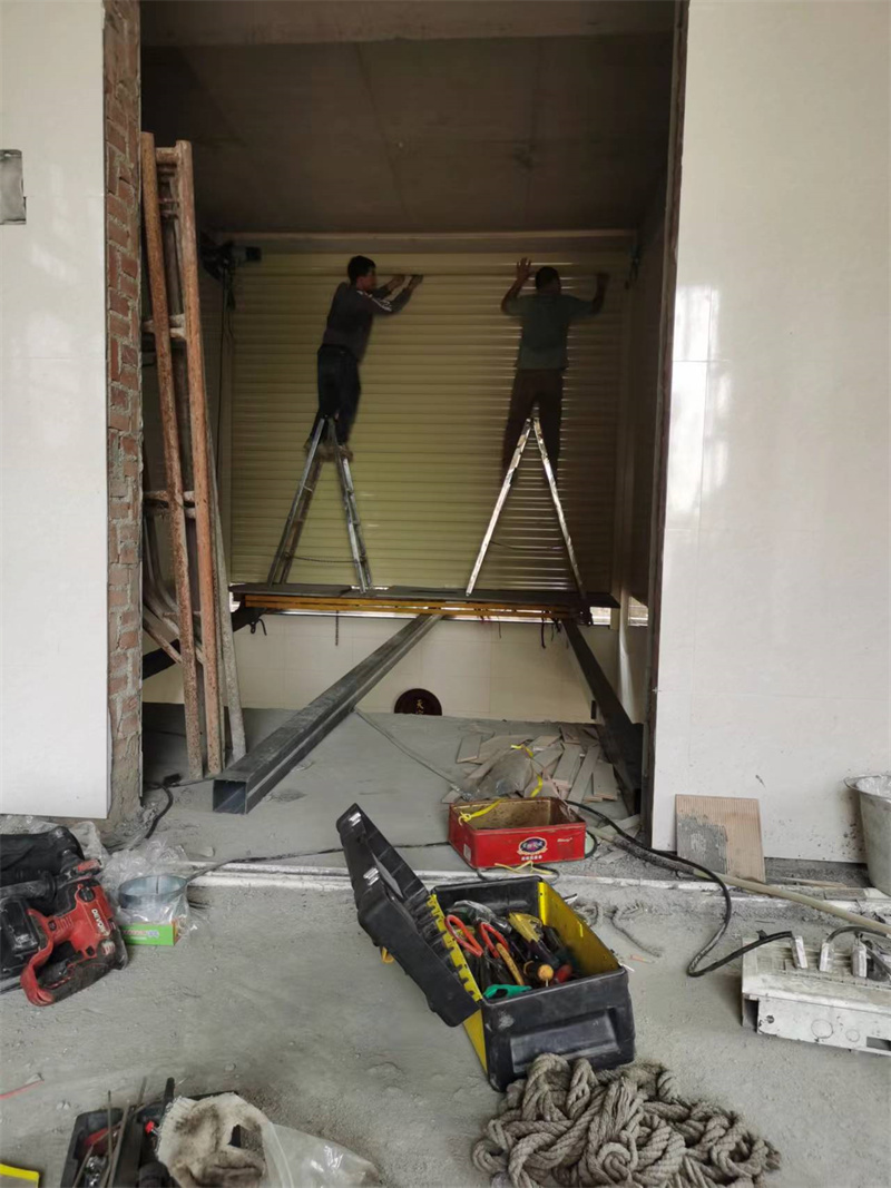 鋁合金卷閘門安裝（zhuāng）現場（chǎng） (7)