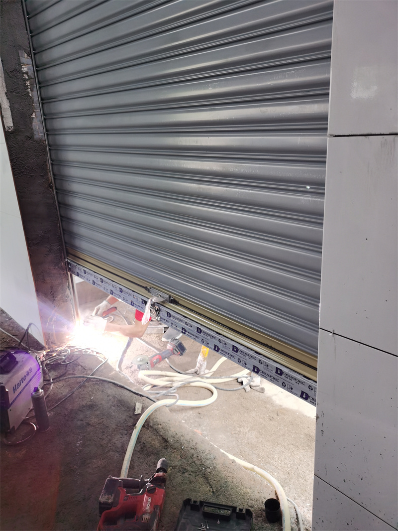 彩（cǎi）鋼手拉卷閘 (4)