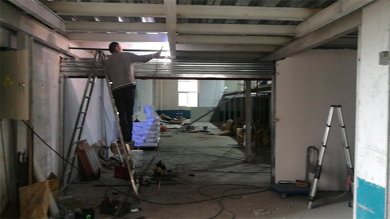 鍍鋅手拉閘安裝現場