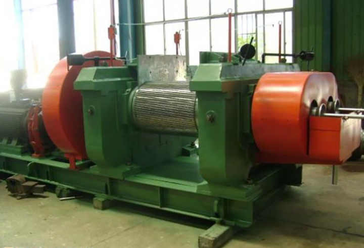 膠料粉(fěn)碎(suì)稱量輸送係統 膠料粉碎稱量輸送係(xì)統