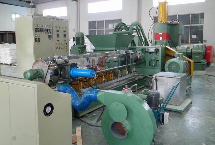 連續密煉機+熔體泵造粒機組 連續密煉機+熔體泵造粒機組